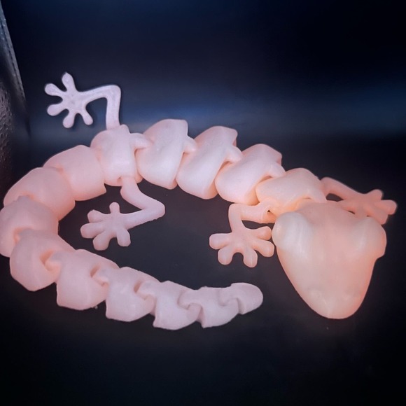 New 3D Printed Full Articulating Glow In The Dark Gecko/Lizard Toy 14”L - Picture 6 of 7